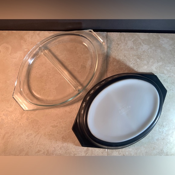 Vintage Pyrex ‘Snowflake’ pattern black #043 2 piece divided casserole set - Picture 4 of 13